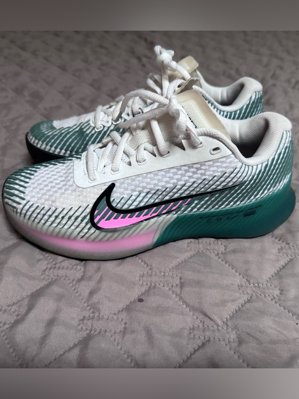 Nike Women's Zoom hard court tennis shoe